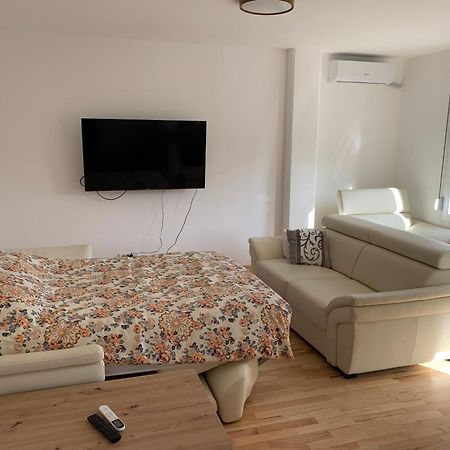 شقة Premium Stan Novi Beograd المظهر الخارجي الصورة